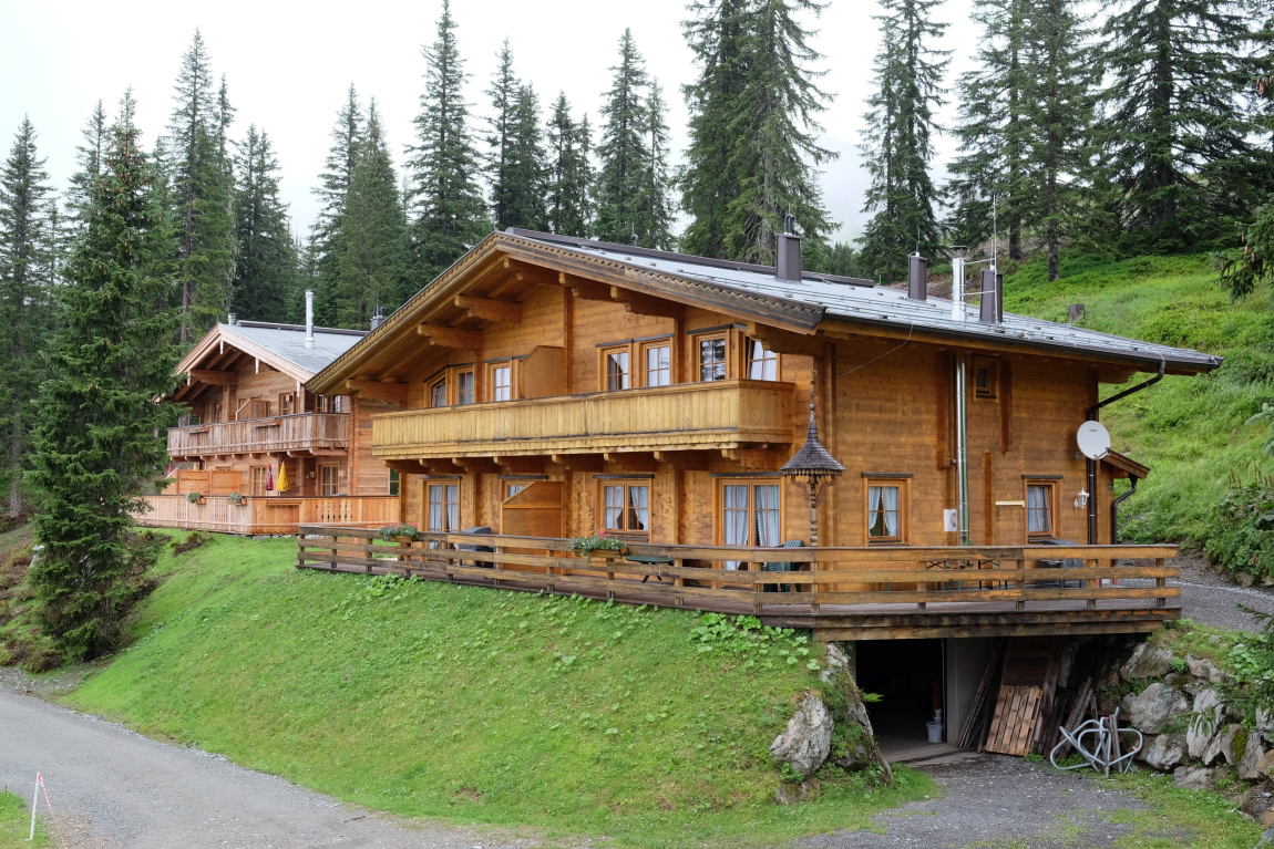 Außenaufnahme Holzbau des Landhaus Chalet