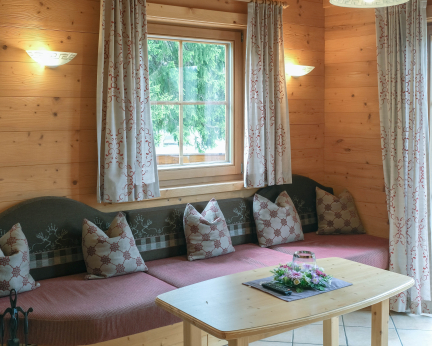 Gemütlichkeit am Kamin im Landhaus Chalet