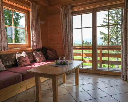 Großzügige helle Küche im Landhaus Chalet