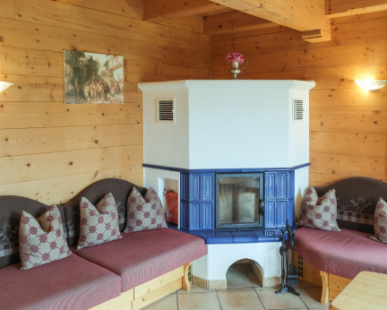 Gemütlichkeit am Kamin im Landhaus Chalet