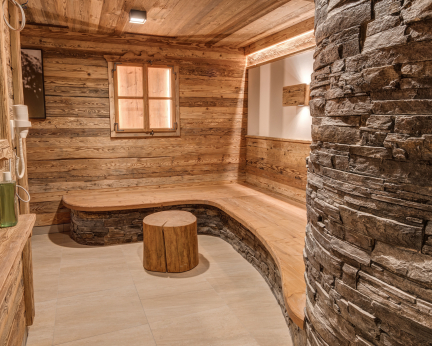 Urige moderner Wellnessbereich im Premium Chalet